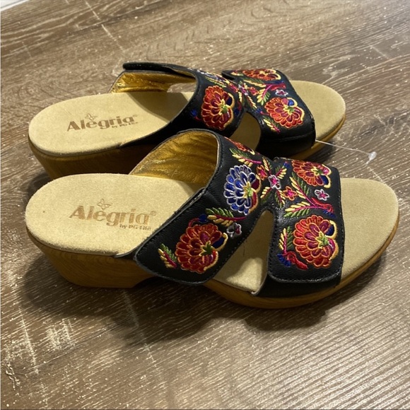 Alegria Embroidered Leather Slip-on Wedge Sandals Size 9 NWOT - Picture 2 of 8